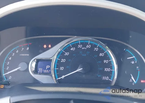 2011 Toyota Sienna Xle z USA, uszkodzony, nr VIN 5TDDK3DC5BS009990